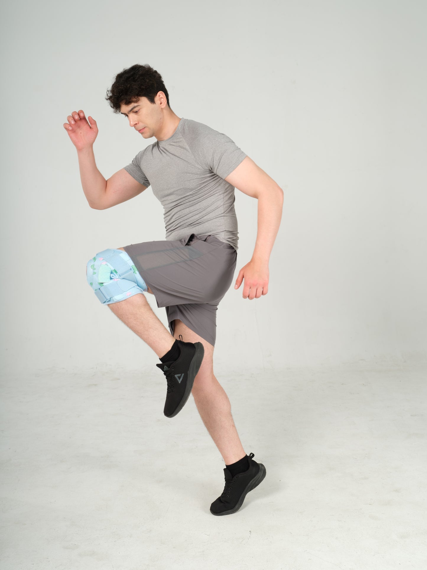 Frog Knee Brace (Pre-Order | September Arrivals)